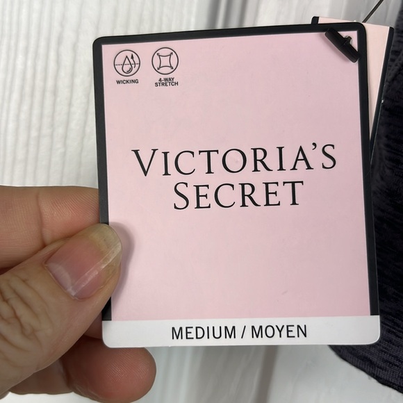 NWT Victoria’s Secret sports bra size medium. Minimum support. 4 way stretch - Picture 5 of 6